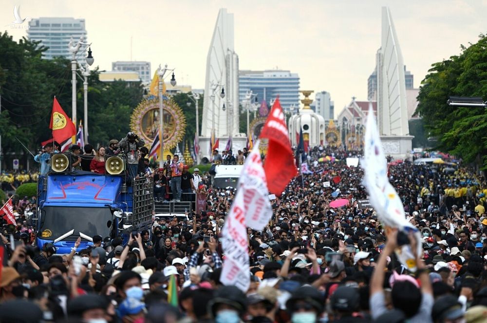Biểu tình chống chính phủ ở Bangkok, Thái Lan, hôm 14/10. Ảnh: Reuters.
