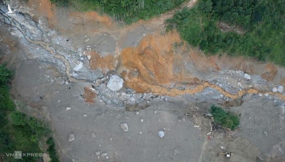 Hiện trường vụ lở núi ở thôn 1, xã Trà Leng khiến 53 người gặp nạn. Ảnh: Ngọc Thành