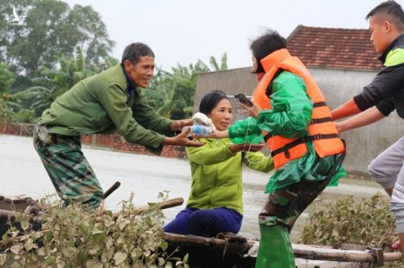 Nước mắt nơi tâm lũ - 11