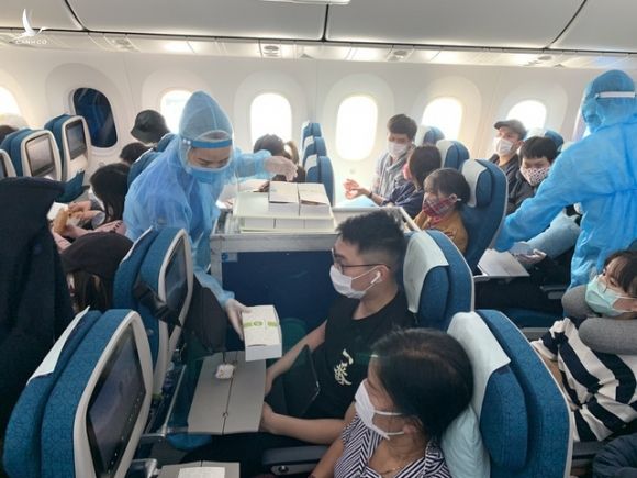 Đưa gần 340 công dân Việt Nam từ châu Âu và châu Phi về nước - 1 Đưa gần 340 công dân Việt Nam từ châu Âu và châu Phi về nước - 1