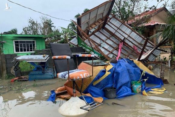 Philippines sơ tán hàng ngàn người tránh ‘siêu bão mạnh nhất thế giới Goni - Ảnh 6.