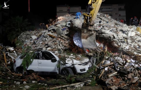 Ít nhất 22 người chết trong trận động đất lớn ở Thổ Nhĩ Kỳ, Hi Lạp - Ảnh 2.