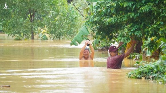 Mưa lớn kéo dài nhiều giờ đã tái diễn ngập lụt nặng tại trung tâm TP.Đông Hà (Quảng Trị) /// HUY ĐẠT