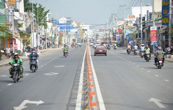 Dự án mở rộng đường Tô Ký, đoạn từ giao lộ với đường Đặng Thúc Vịnh đến ngã ba Bầu, hoàn thành sáng 3/10. Ảnh: Gia Minh.