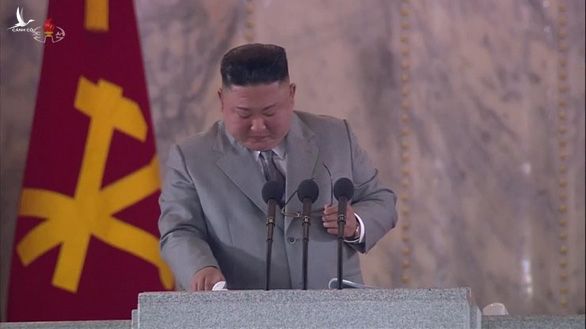 Vì sao ông Kim Jong Un khóc khi đọc diễn văn kỷ niệm thành lập Đảng? - Ảnh 1.