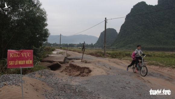 Xuất hiện nhiều điểm sạt lở chưa từng có ở Tuyên Hóa, Quảng Bình - Ảnh 7.