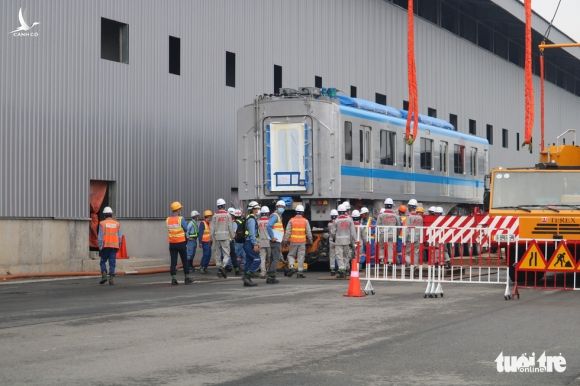 Tàu metro 1 lăn bánh ở depot, tháng 4-2021 sẽ chạy thử từ ngã tư Bình Thái về Long Bình - Ảnh 15.