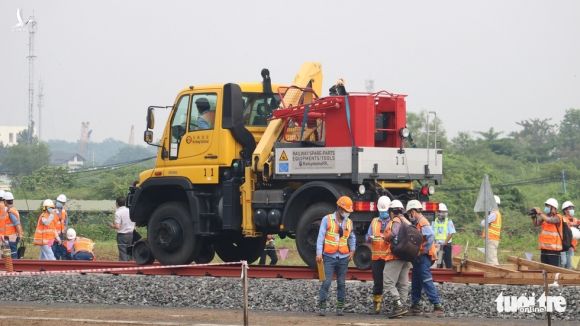 Tàu metro 1 lăn bánh ở depot, tháng 4-2021 sẽ chạy thử từ ngã tư Bình Thái về Long Bình - Ảnh 16.