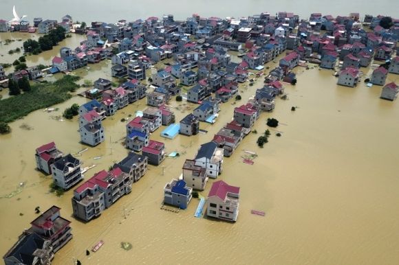 Thành phố Thượng Nhiêu, tỉnh Giang Tây, Trung Quốc ngập trong nước lũ ngày 17/7. Ảnh: Reuters.