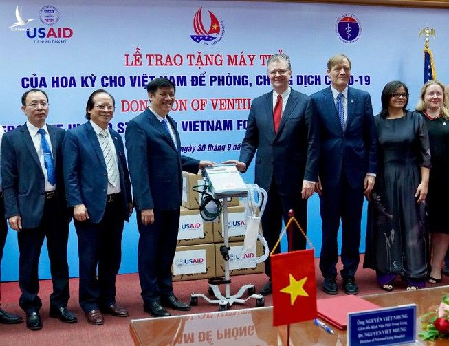 Mỹ tặng Việt Nam 100 máy thở, theo đề nghị của ông Trump