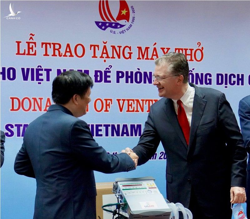 Mỹ tặng Việt Nam 100 máy thở, theo đề nghị của ông Trump - ảnh 1