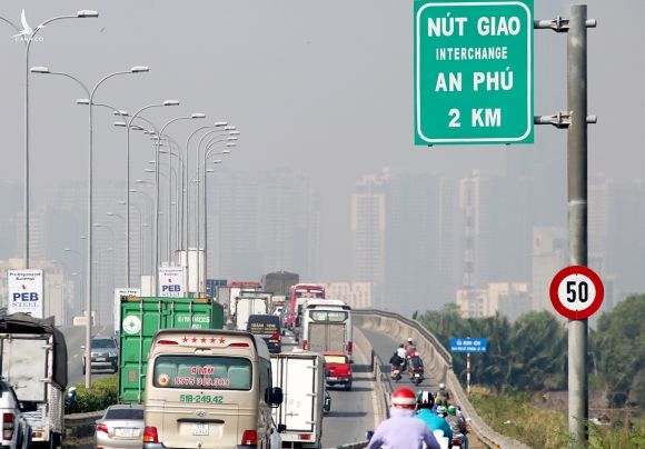 Đường dẫn cao tốc TP HCM - Long Thành - Dầu Giây tới nút giao An Phú luôn đông xe. Ảnh: Gia Minh.