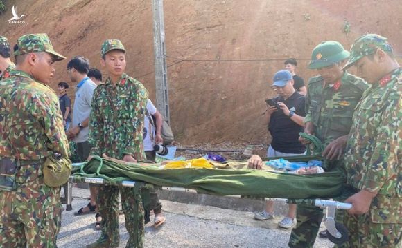 Nạn nhân vụ sạt lở ở Trà Leng: "Nguyên cả nhà bị ủi bay luôn, nhưng 5 người chúng tôi thoát được"