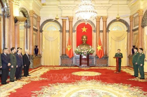 Tổng Bí thư, Chủ tịch nước trao quyết định thăng quân hàm cho hai tướng lĩnh