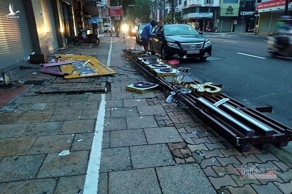 Sau bão số 9, đường phố Đà Nẵng, Quang Nam tan hoang không ngờ