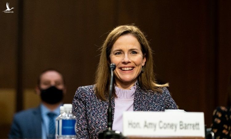 Thẩm phán Amy Coney Barrett tại phiên điều trần bổ nhiệm trước Ủy ban Tư pháp Thượng viện hôm 14/10. Ảnh: AFP.