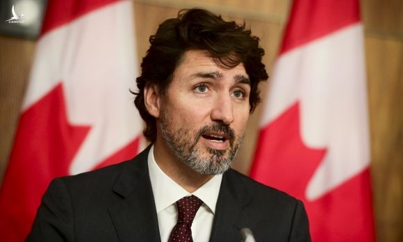 Thủ tướng Canada Justin Trudeau tại họp báo ở Ottawa hôm 13/10. Ảnh: AP.