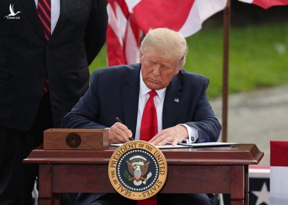 Ông Trump ký sắc lệnh nhằm kết thúc sự thống trị của Trung Quốc về đất hiếm - Ảnh 1.