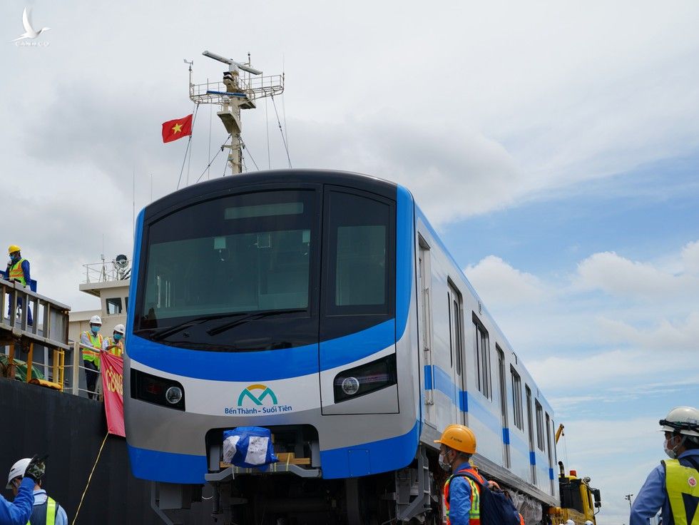 Mục sở thị đoàn tàu metro đầu tiên vừa cập cảng TP.HCM - ảnh 13