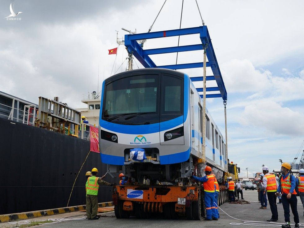Mục sở thị đoàn tàu metro đầu tiên vừa cập cảng TP.HCM - ảnh 16