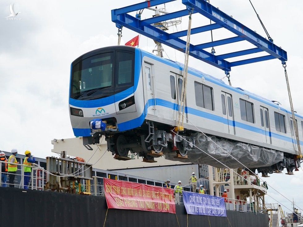 Mục sở thị đoàn tàu metro đầu tiên vừa cập cảng TP.HCM - ảnh 10