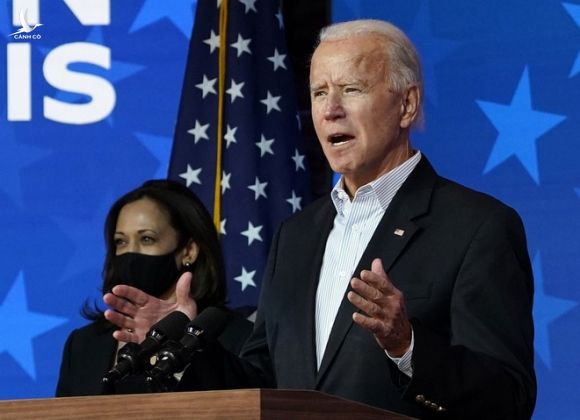 Ứng viên Joe Biden và bà Kamala Harris phát biểu tại Wilmington, Delware /// AFP