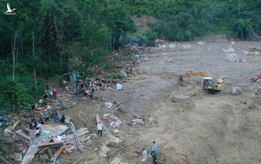 Hiện trường vụ sạt lở đất ở xã Trà Leng, Nam Trà My, Quảng Nam ngày 29/10. Ảnh: Ngọc Thành.
