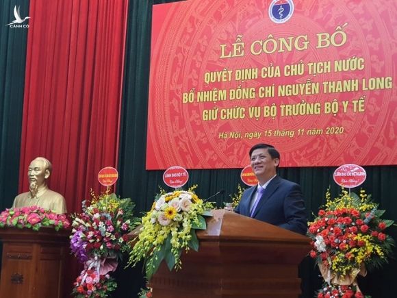 Thủ tướng trao quyết định bổ nhiệm ông Nguyễn Thanh Long làm Bộ trưởng Bộ Y tế - Ảnh 3.