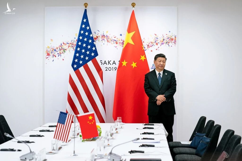 Chủ tịch Trung Quốc Tập Cận Bình chuẩn bị bước vào cuộc họp với Tổng thống Mỹ Donald Trump nhân hội nghị thượng đỉnh của G20 tại Nhật Bản năm 2019. Ảnh: NYT.