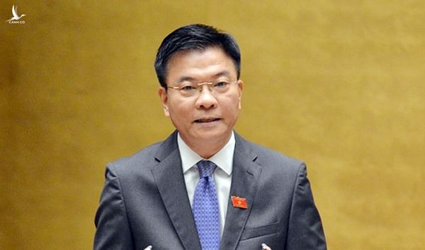 Bộ trưởng Tư pháp Lê Thành Long trả lời chất vấn chiều 6/11. Ảnh: Trung tâm báo chí quốc hội