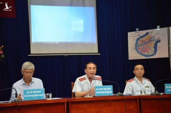 Ông Đặng Công Huẩn, Phó tổng Thanh tra Chính phủ (ngồi giữa) chủ trì buổi đối thoại /// Ảnh: Nguyên Vũ