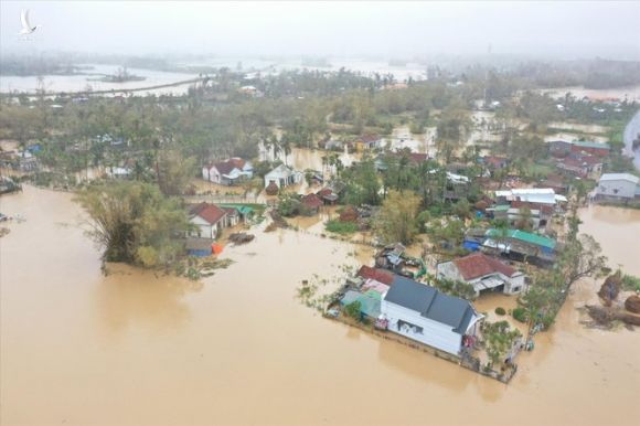 Chạy lũ trong đêm ở Quảng Ngãi - ảnh 1