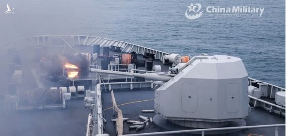 Nhiều tàu đổ bộ, tàu tên lửa Trung Quốc tham gia tập trận ở Biển Đông - ảnh 1