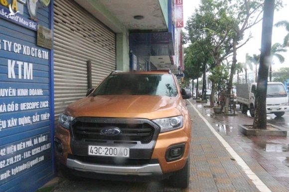 Thuê ô tô chắn gió - Cách chống bão đặc biệt của người dân Đà Nẵng - 5