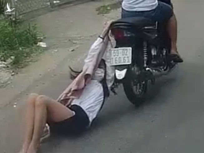 Tên cướp giật kéo lê cô gái hàng trăm mét ở Bình Tân