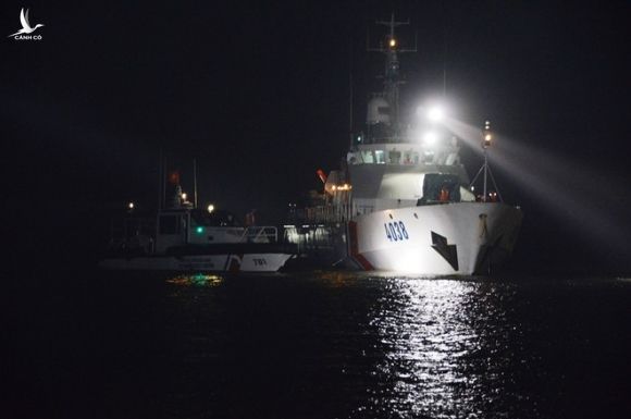 Quảng Nam: Tàu hàng bị phá nước chìm trên biển, thuyền trưởng mất tích - ảnh 1