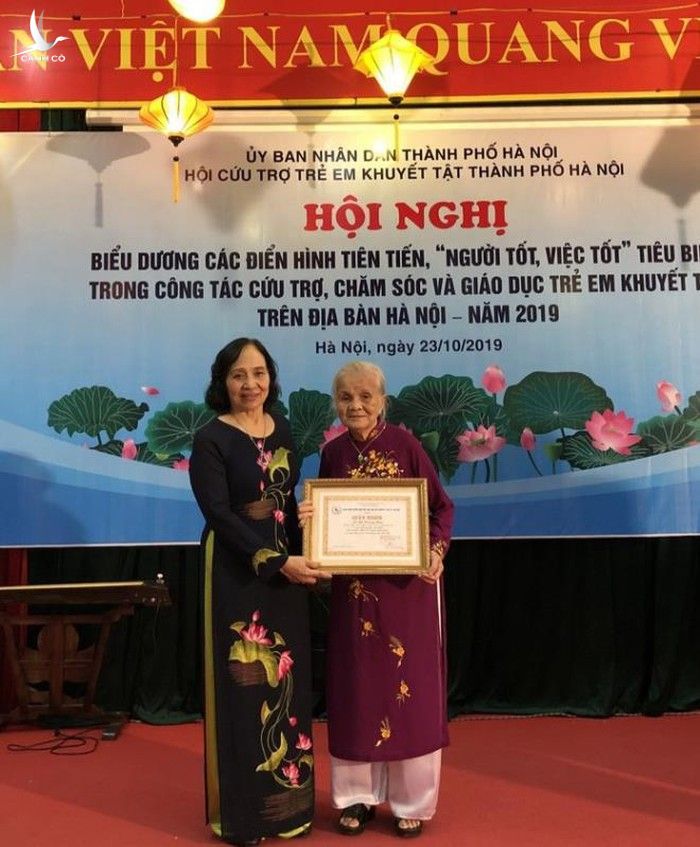 Bà giáo Hồ Hương Nam tại hội nghị biểu dương các điển hình tiên tiến năm 2019. (Ảnh: Vũ Ninh).