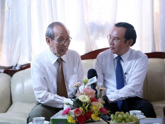 Bí thư Nguyễn Văn Nên thăm gia đình cố giáo sư Nguyễn Thiện Thành nhân ngày 20-11 - Ảnh 2.