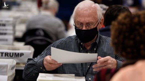 Bang Georgia lại phát hiện hơn 3.000 phiếu bầu không được kiểm - Ảnh 1.