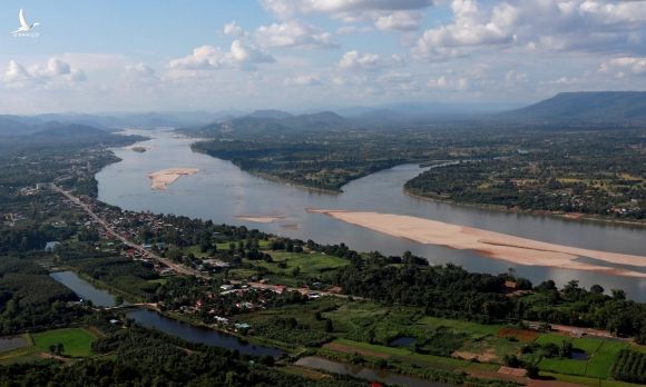 Sông Mekong đoạn chảy qua biên giới Thái Lan và Lào hồi năm 2019. Ảnh: Reuters.