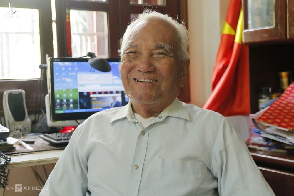 Ông Nguyễn Thìn Xuân, Chủ tịch Câu lạc bộ UNESCO, Chiến sĩ diệt dốt Nguyễn Văn Tố. Ảnh: Thanh Hằng