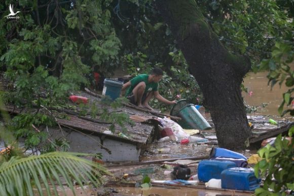 Bão Vamco quét qua Philippines, 26 người chết, lũ nhấn chìm hàng chục ngàn ngôi nhà - Ảnh 5.