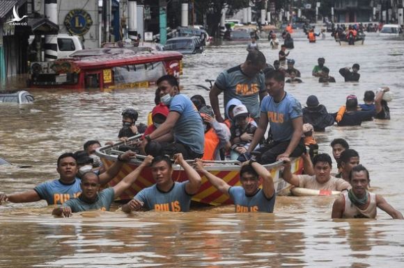 Bão Vamco quét qua Philippines, 26 người chết, lũ nhấn chìm hàng chục ngàn ngôi nhà - Ảnh 7.