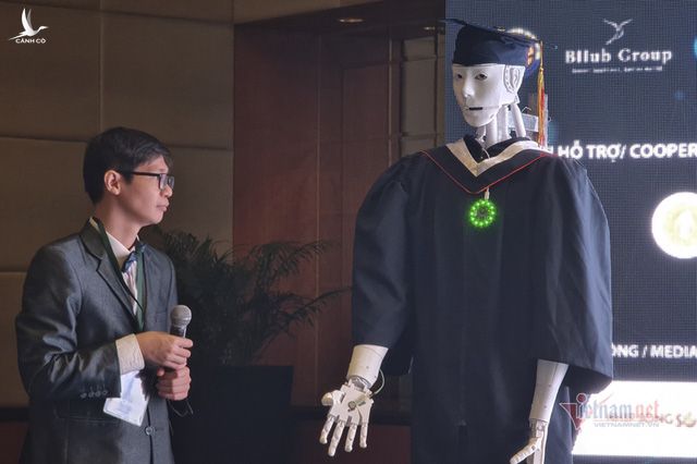Xuất hiện robot AI Việt Nam được nhận định vượt xa Sophia: Biết đọc thơ, giải toán, có cả vị giác và trái tim - Ảnh 3.
