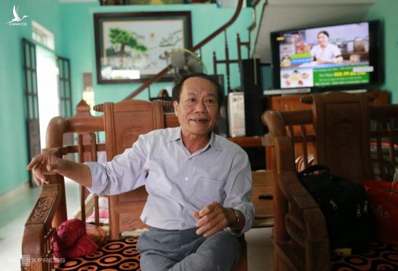 Ông Chu Văn Nam, một trong những hộ phải trả lại tiền hỗ trợ Covid-19 ở xã Phượng Dực. Ảnh: Tất Định