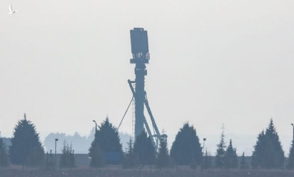 Radar nhìn vòng của hệ thống S-400 Thổ Nhĩ Kỳ thử nghiệm hồi năm 2019. Ảnh: AP.