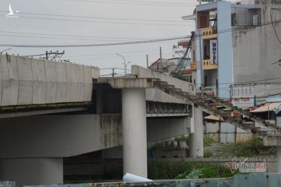 Sáu dự án xây cầu ở TP.HCM ‘làm mãi không xong’