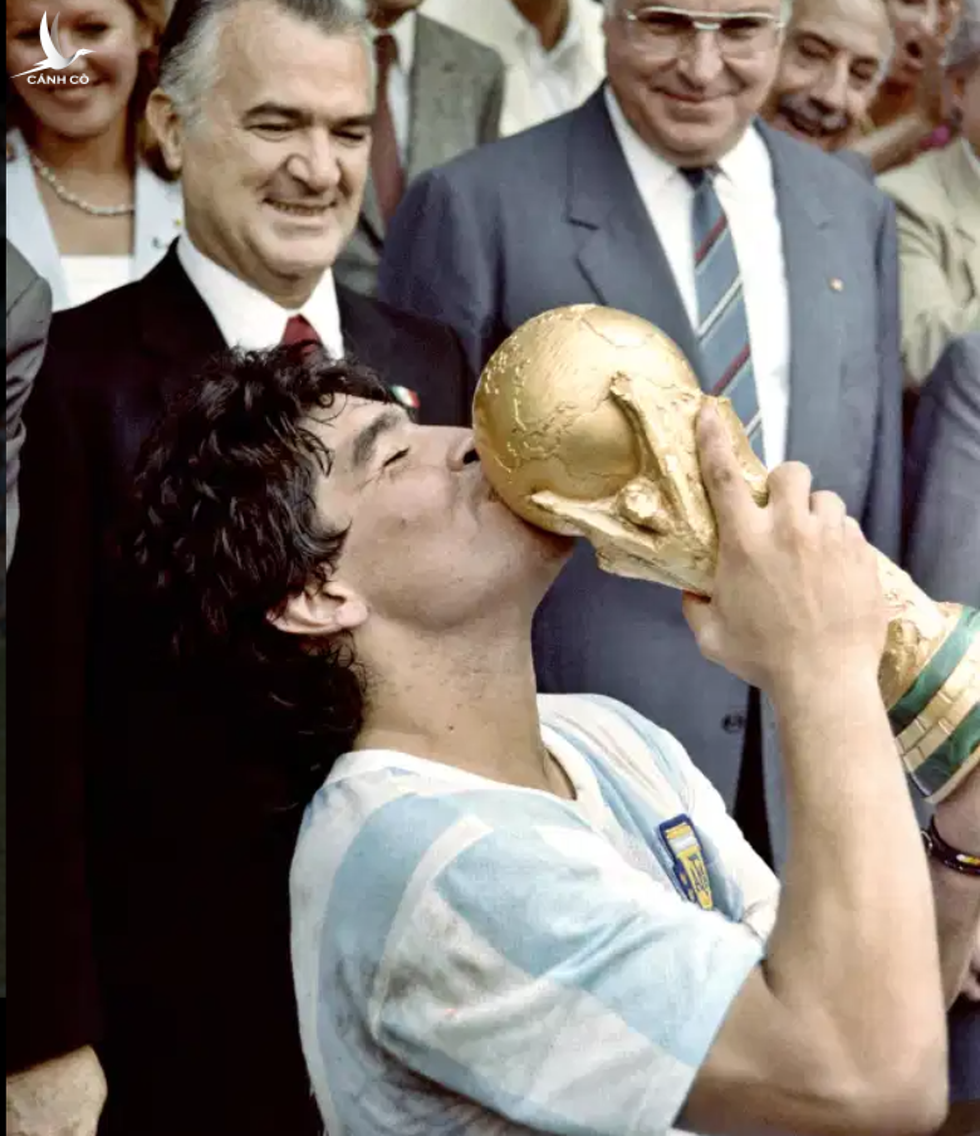 Sự nghiệp vĩ đại của Maradona qua ảnh - Ảnh 1.