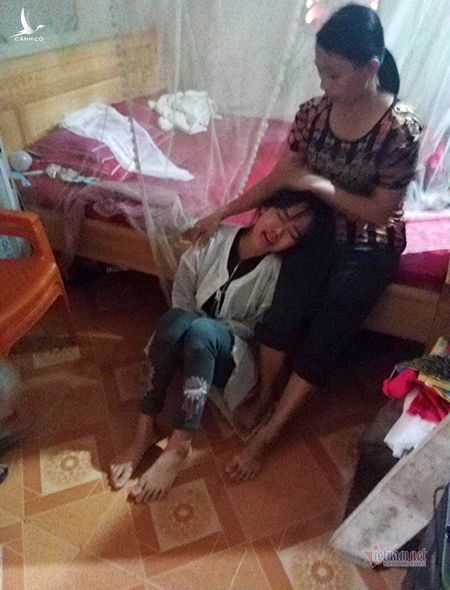 5 thi thể bị lũ cuốn ở Nghệ An, vợ trẻ ôm con khóc chồng và anh trai