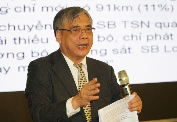 Ông Trần Đình Thiên trình bày tham luận tại hội thảo. Ảnh: Trường Hà.
